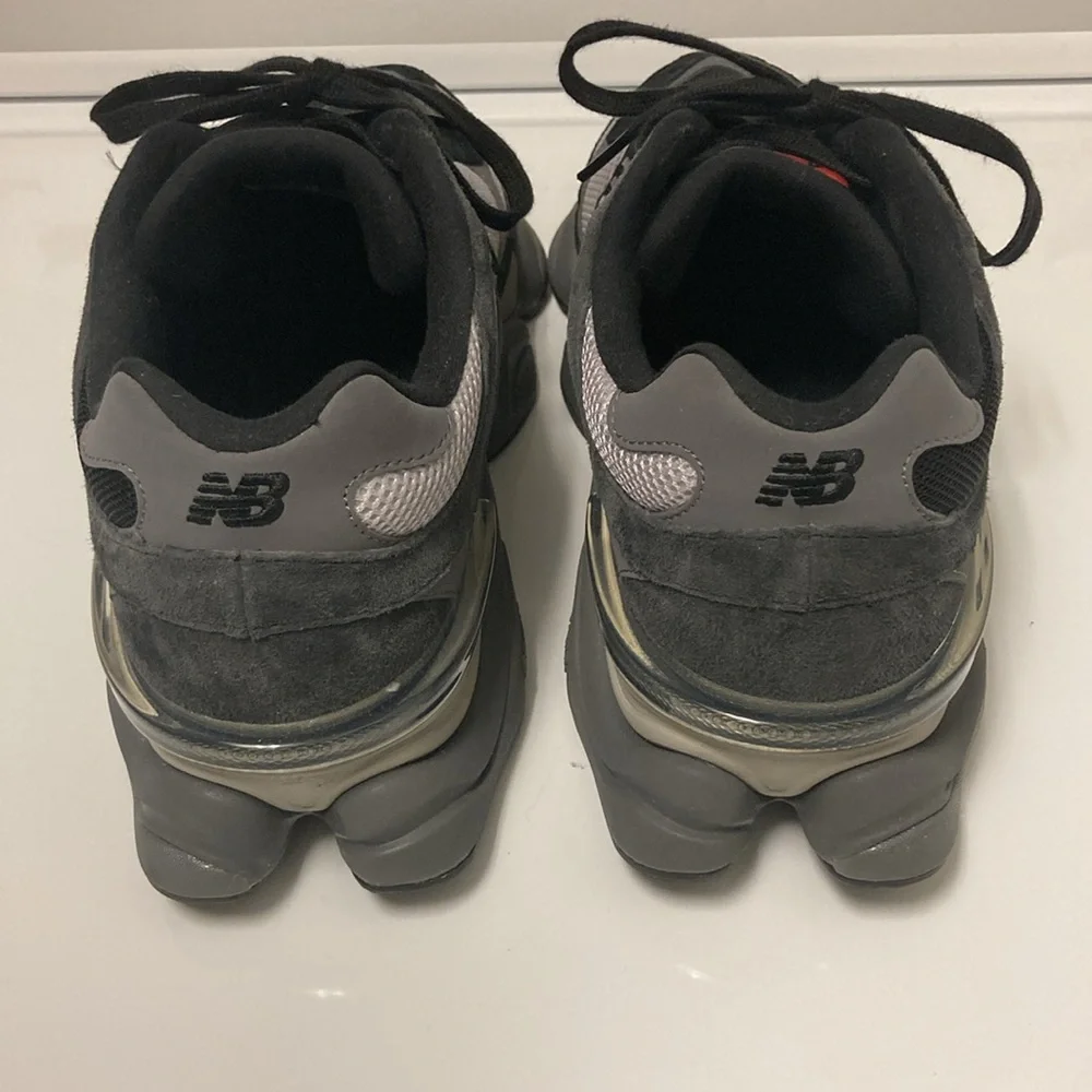 Black and Gray 9060 Sneakers - Picture 5 of 9